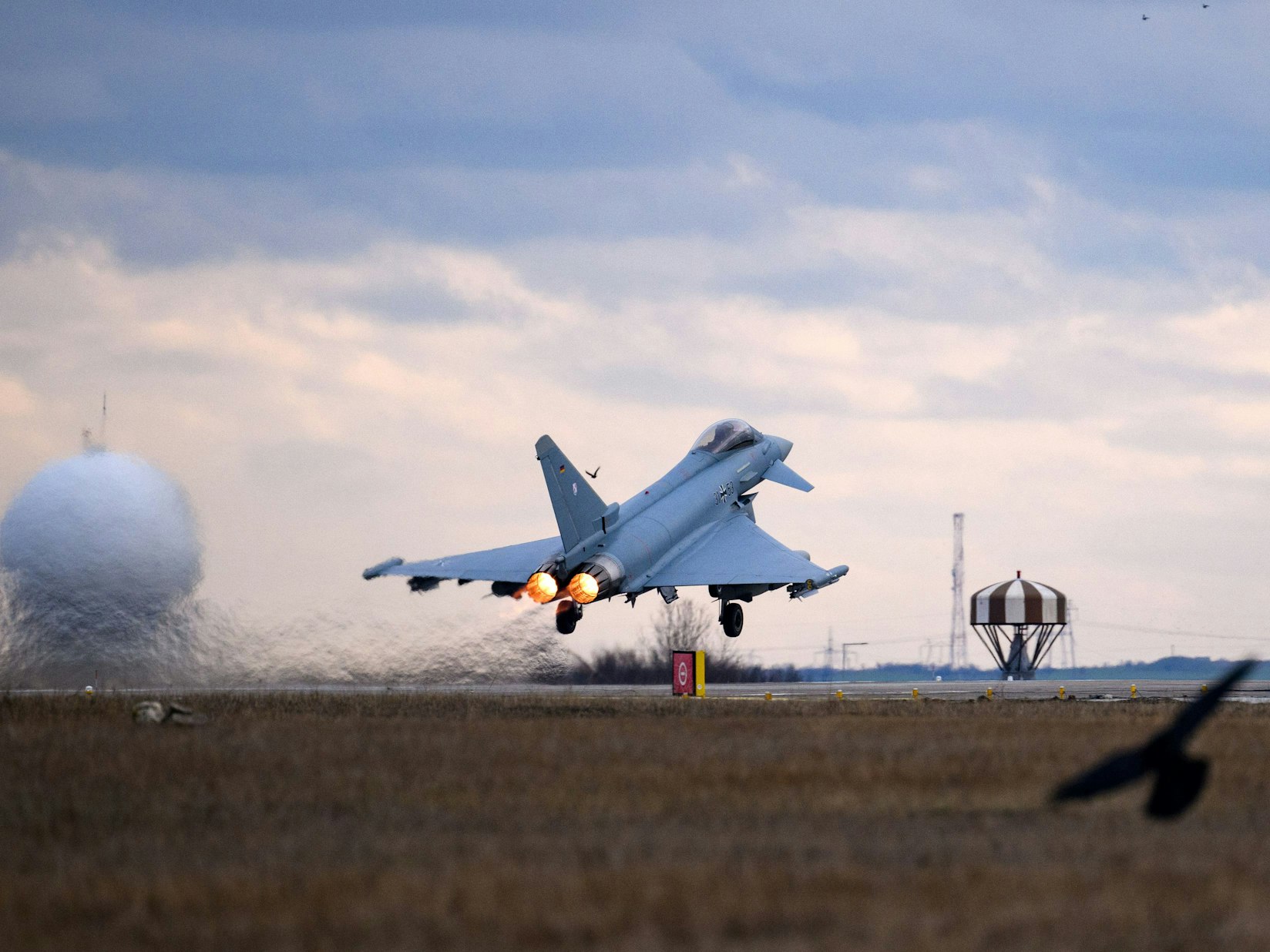 Ein deutscher Eurofighter startet auf dem Flugplatz Mihail Kogalniceanu, in der Nähe von Constanta (Rumänien).