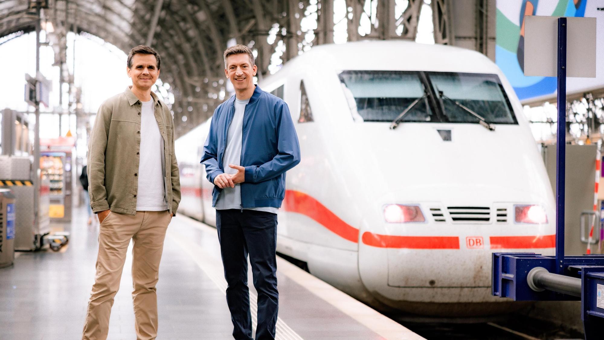 Stefan Uhl (l.) und Steffen Hallaschka fragen: Was verdient Deutschland?