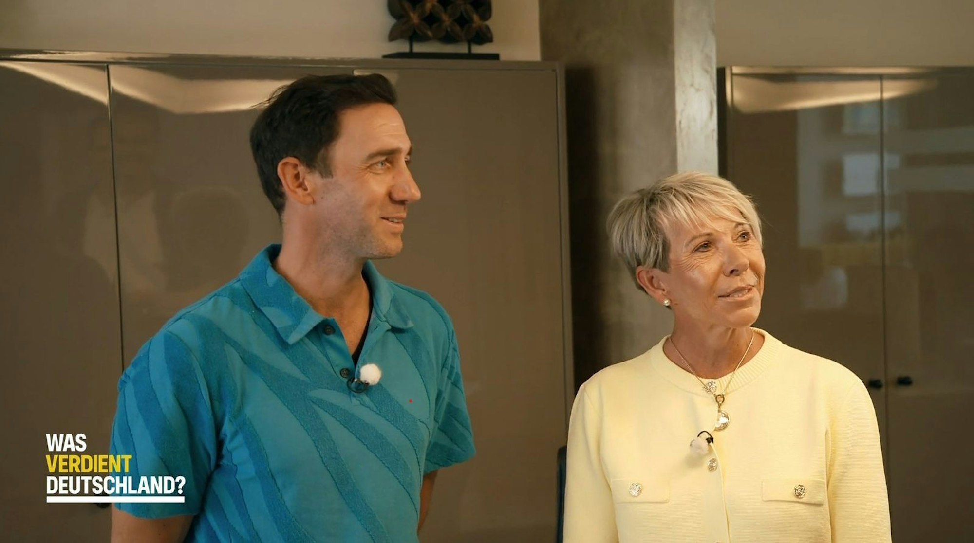 Mutter Silke ist die einzige Mitarbeiterin von Marcel Remus. Dafür erhielt sie 2024 ein sechsstelliges Jahresgehalt. (Bild: RTL)