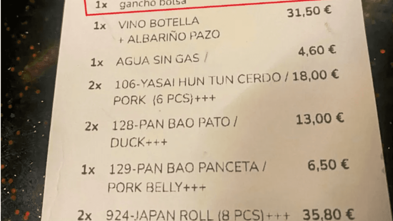 Ein Restaurant verlangte von einem Kunden 12 Euro dafür, dass er die Tasche an einen Haken aufhängen durfte.