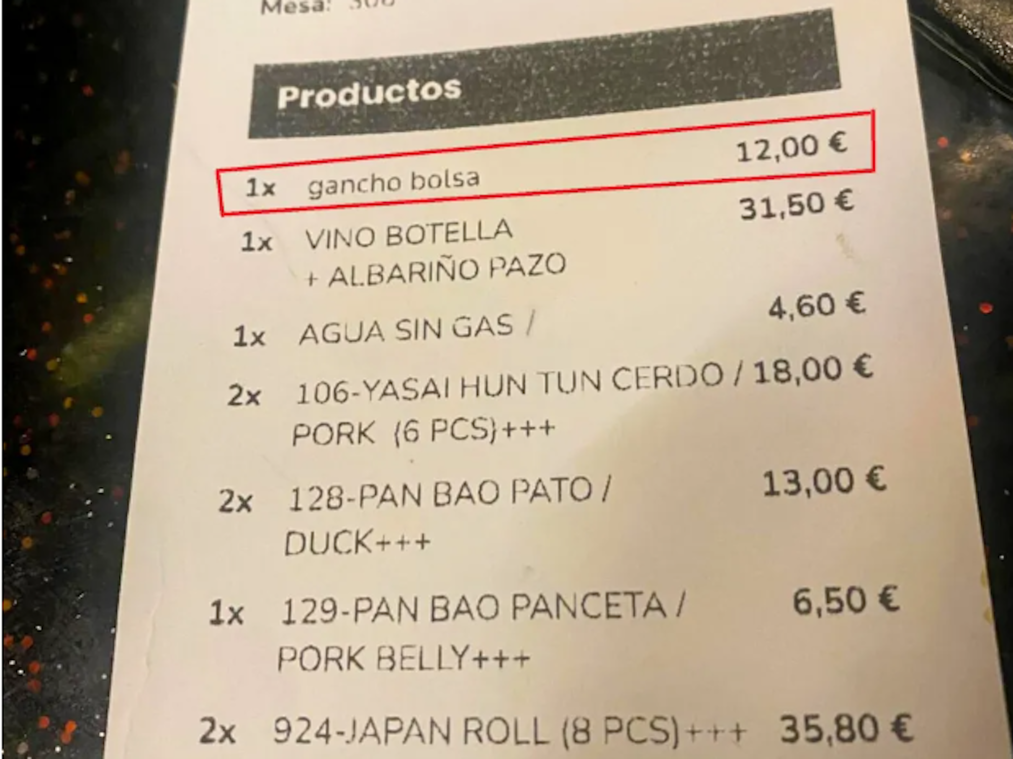 Ein Restaurant verlangte von einem Kunden 12 Euro dafür, dass er die Tasche an einen Haken aufhängen durfte.