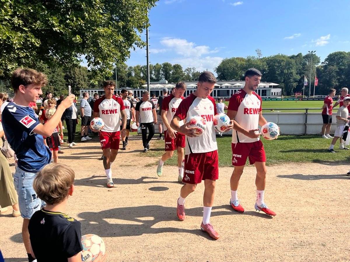 Die FC-Profis vor dem Training am Geißbockheim.