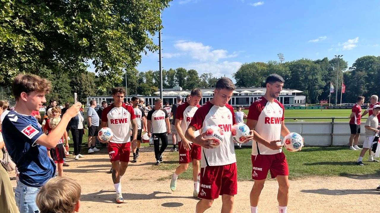 Die FC-Profis vor dem Training am Geißbockheim.