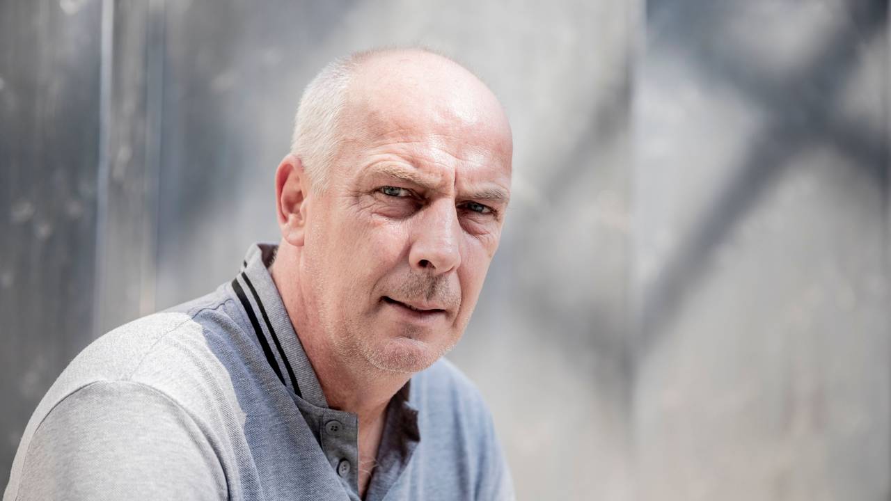 Mario Basler posiert für ein Foto.