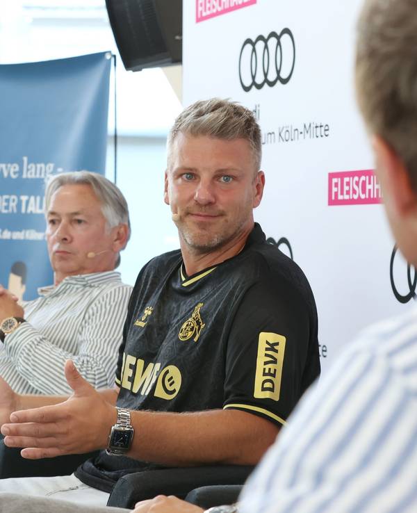 FC-Talk mit Lukas Kwasniok, derzeitiger Trainer 1. FC Köln, v.l.n.r.: Marcel Schwamborn (Express-Leiter Report), Stephan Engels (Klublegende des 1. FC Köln) und Kwasniok.