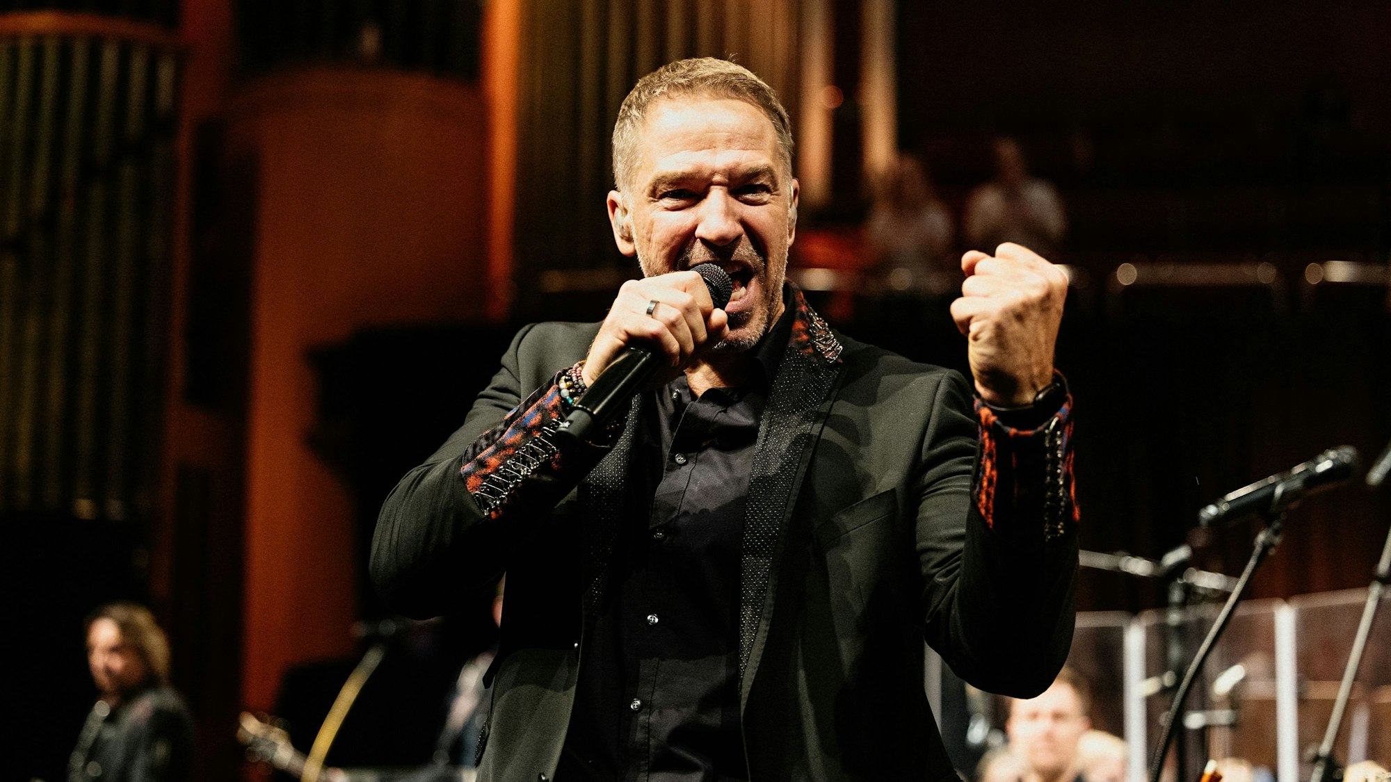 Patrick Lück von den Höhnern beim Auftritt in der Philharmonie.