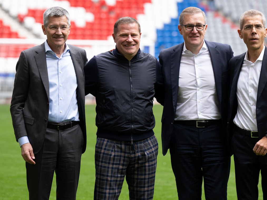 Die Führungsriege des FC Bayern von links nach rechts: Herbert Hainer (Präsident), Max Eberl (Sportvorstand), Jan-Christian Dreesen (Vorstandsvorsitzender) und Michael Diederich (Finanzvorstand).