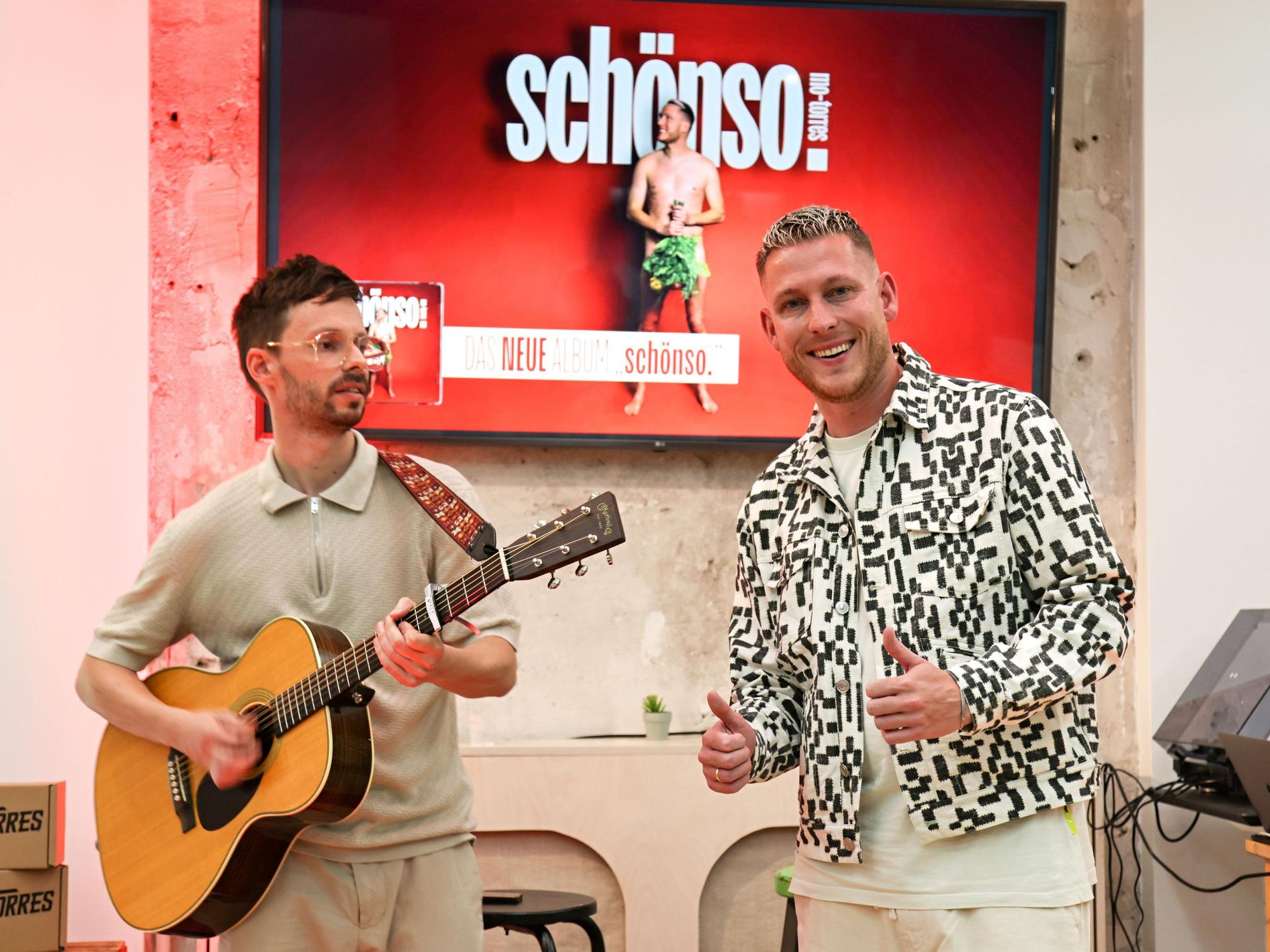 Mo-Torres mit Gitarrist Kevin Joost.