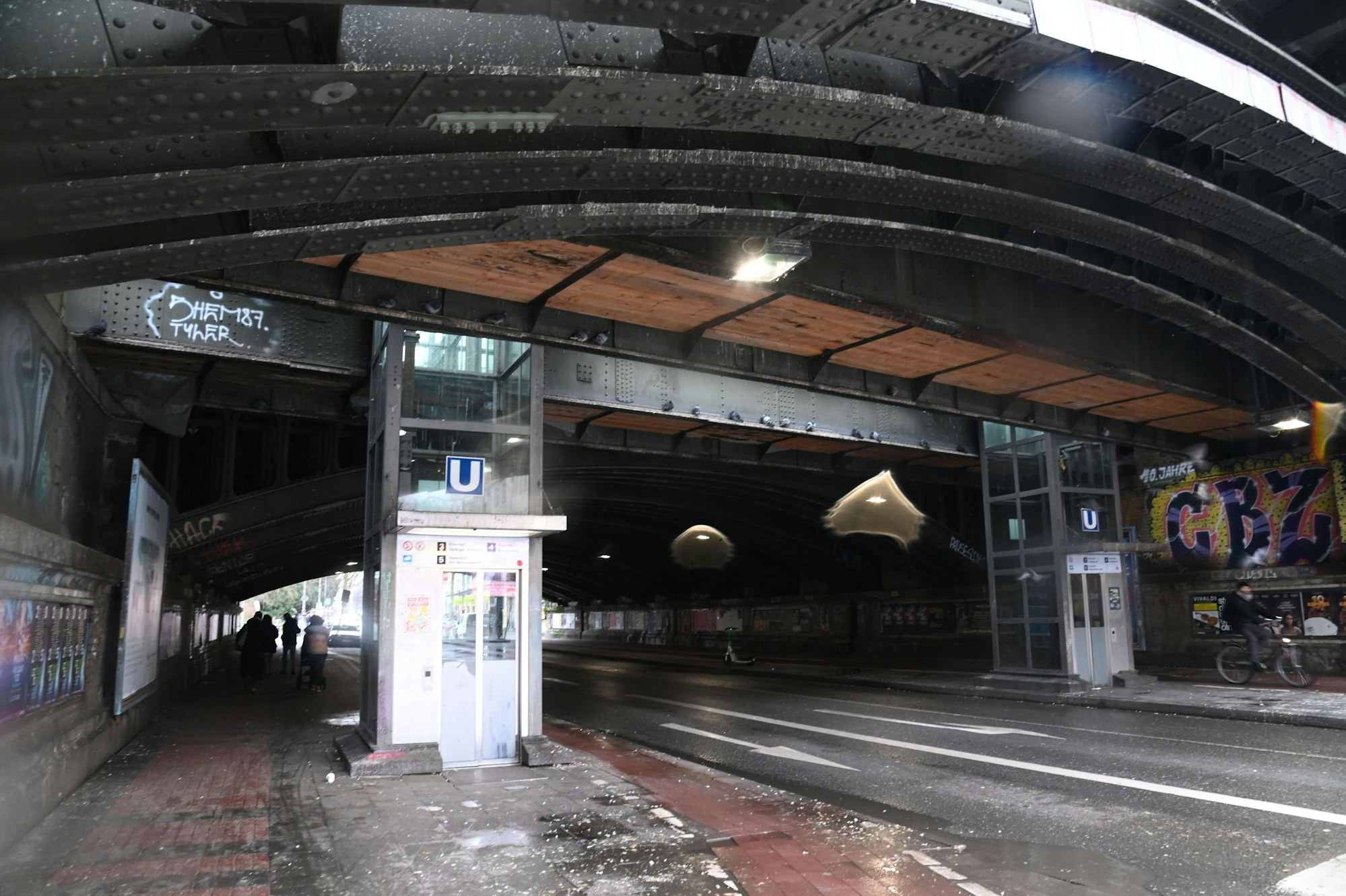 24.01.2025 Köln. Der Bahnübergang auf der Venloer Straße. Foto: Alexander Schwaiger