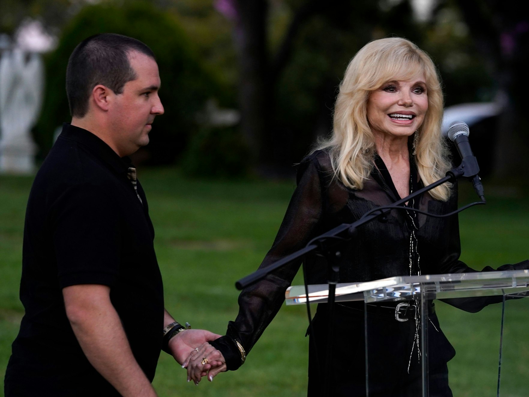 Die Schauspielerin Loni Anderson (rechts) und ihr Sohn Quinton Reynolds.