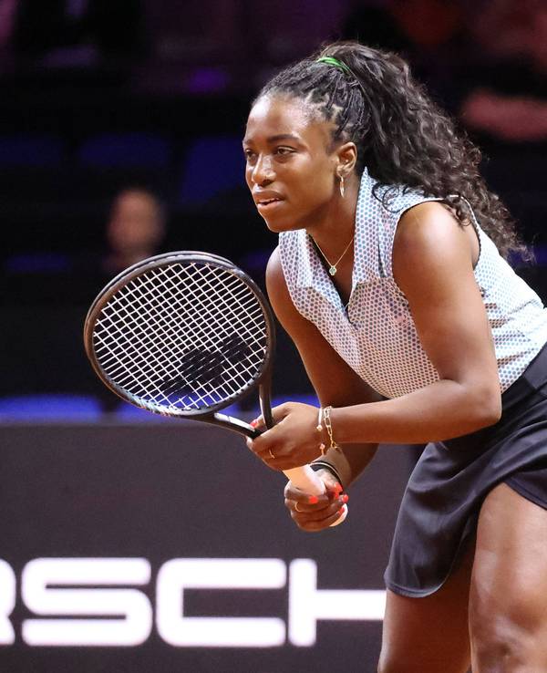 Sachia Vickery wartet auf den Aufschlag ihrer Gegnerin.