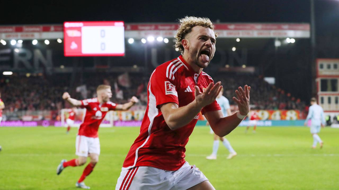 Benedict Hollerbach jubelt nach einem Tor für Union Berlin gegen den 1. FC Köln.