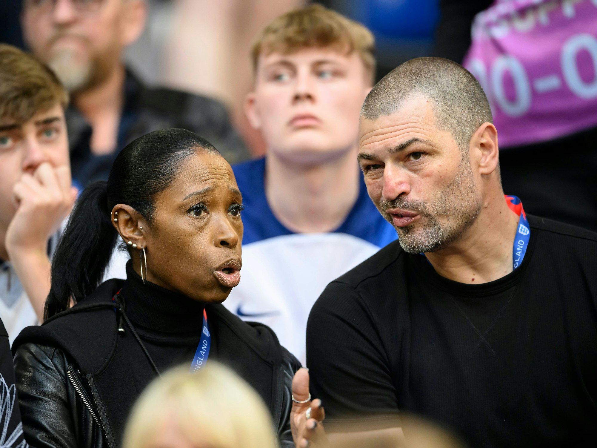 Mark Bellingham mit seiner Frau Denise auf der Tribüne bei einem EM-Spiel der Engländer in Gelsenkirchen.