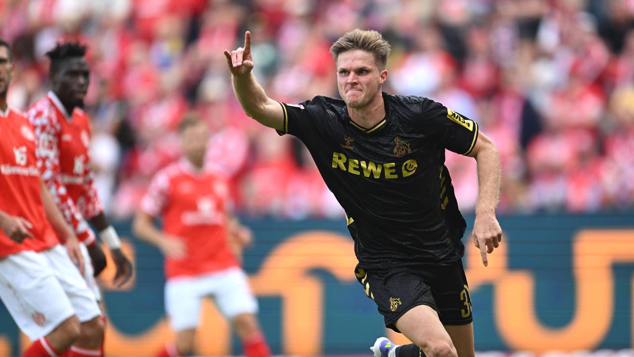 Marius Bülter jubelt nach seinem Tor in Mainz.