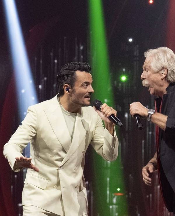 Henning Krautmacher singt mit Giovanni Zarrella.