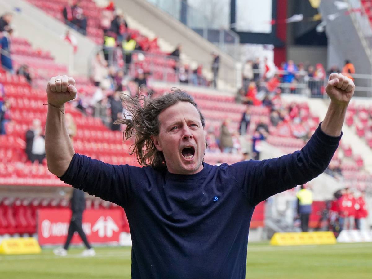 Bo Henriksen jubelt im Mainz-Stadion.