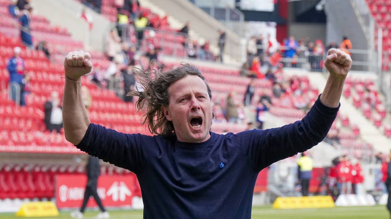 Bo Henriksen jubelt im Mainz-Stadion.