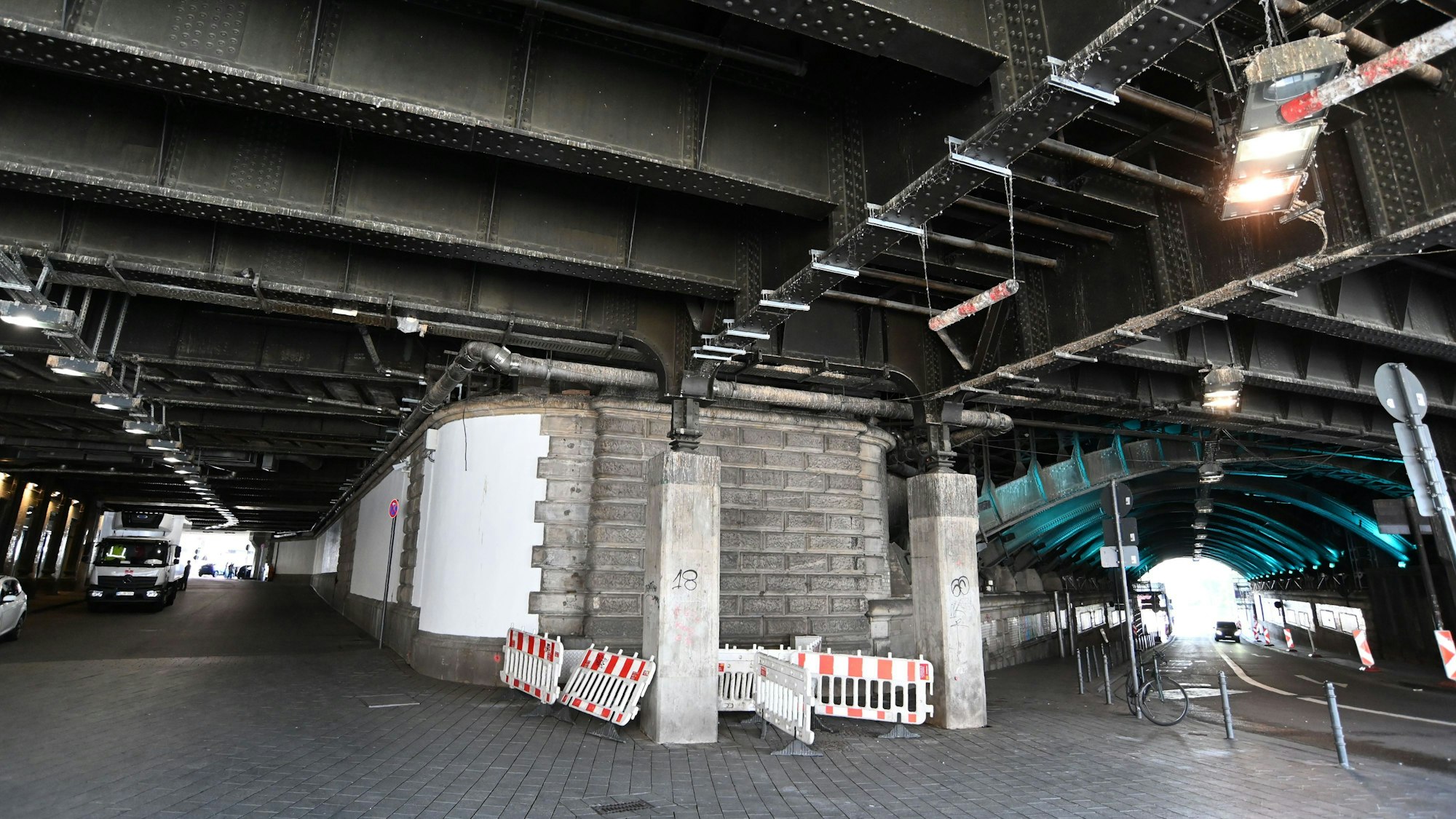 Blick auf den Tunnel Johannisstraße (links) und den Tunnel Trankgasse.