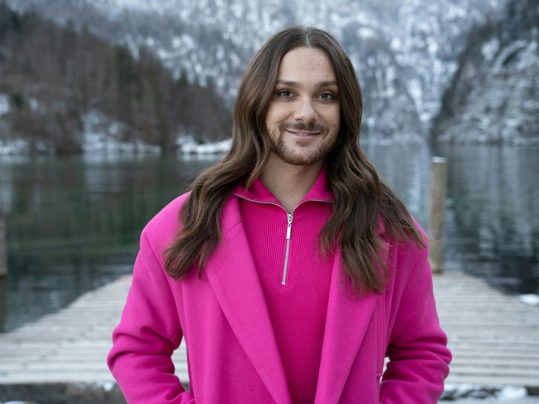 Influencer und Moderator Riccardo Simonetti (Bild) hält Lana Kaisers Lebensweg für „eine Empowerment-Geschichte“. (Bild: BR/Gebrüder Beetz Filmproduktion/Alexander Vexler)