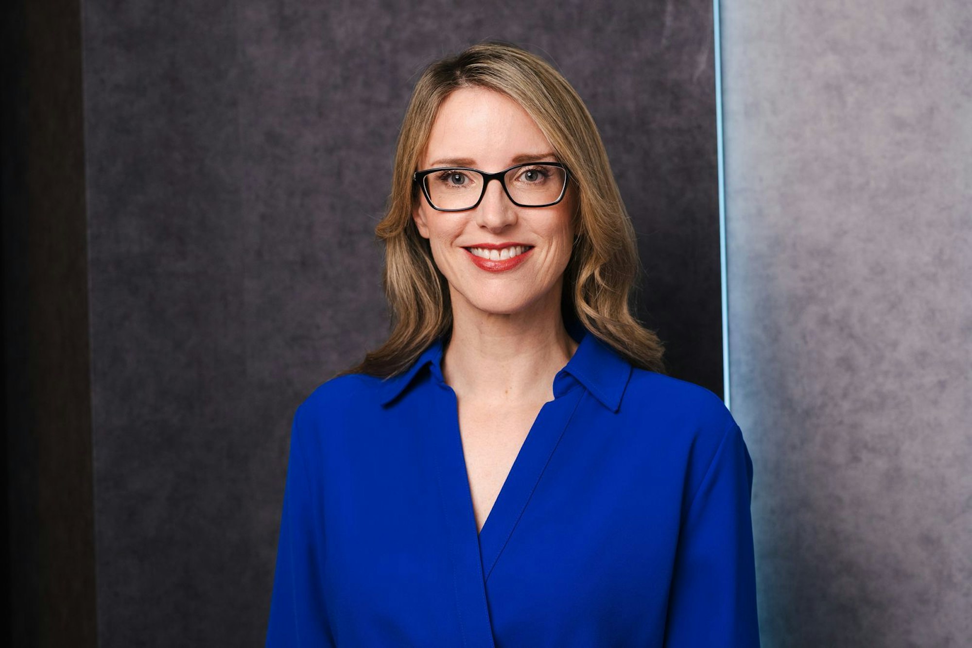 Die Medizinethikerin Alena Buyx kennt man als ehemalige Vorsitzende des Deutschen Ethikrates aus Zeiten der Corona-Pandemie. Nun startet die Wissenschaftlerin und Mutter zweier Teenagersöhne eine TV-Karriere: Im 3sat-Format „NANO Talk“ spricht sie mit Gästen aus unterschiedlichen wissenschaftlichen Disziplinen über die Themen unserer Zeit. (Bild: ZDF und Ben Knabe)