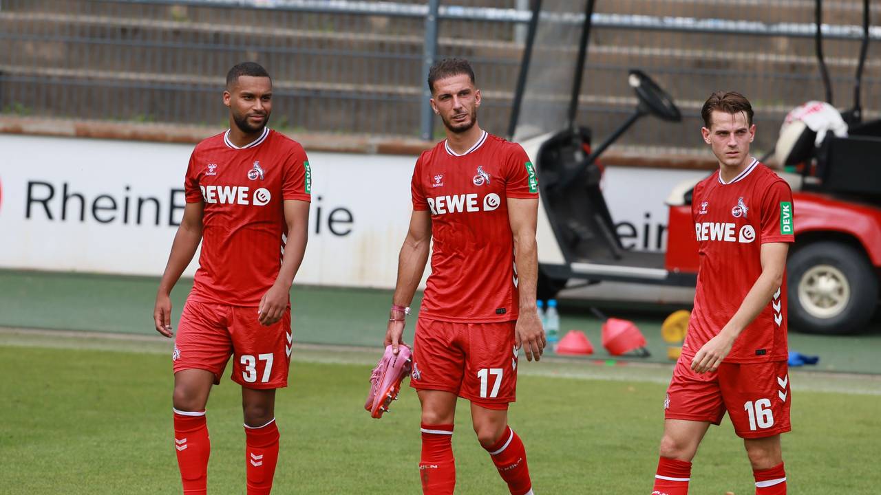 FC-Profi Leart Pacarada (M.) am 3. August 2025 beim Testspiel gegen Vitesse Arnheim.