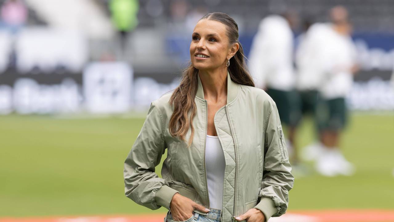 Moderatorin Laura Wontorra am 23. August 2025 beim Spiel zwischen Werder Bremen und Eintracht Frankfurt.