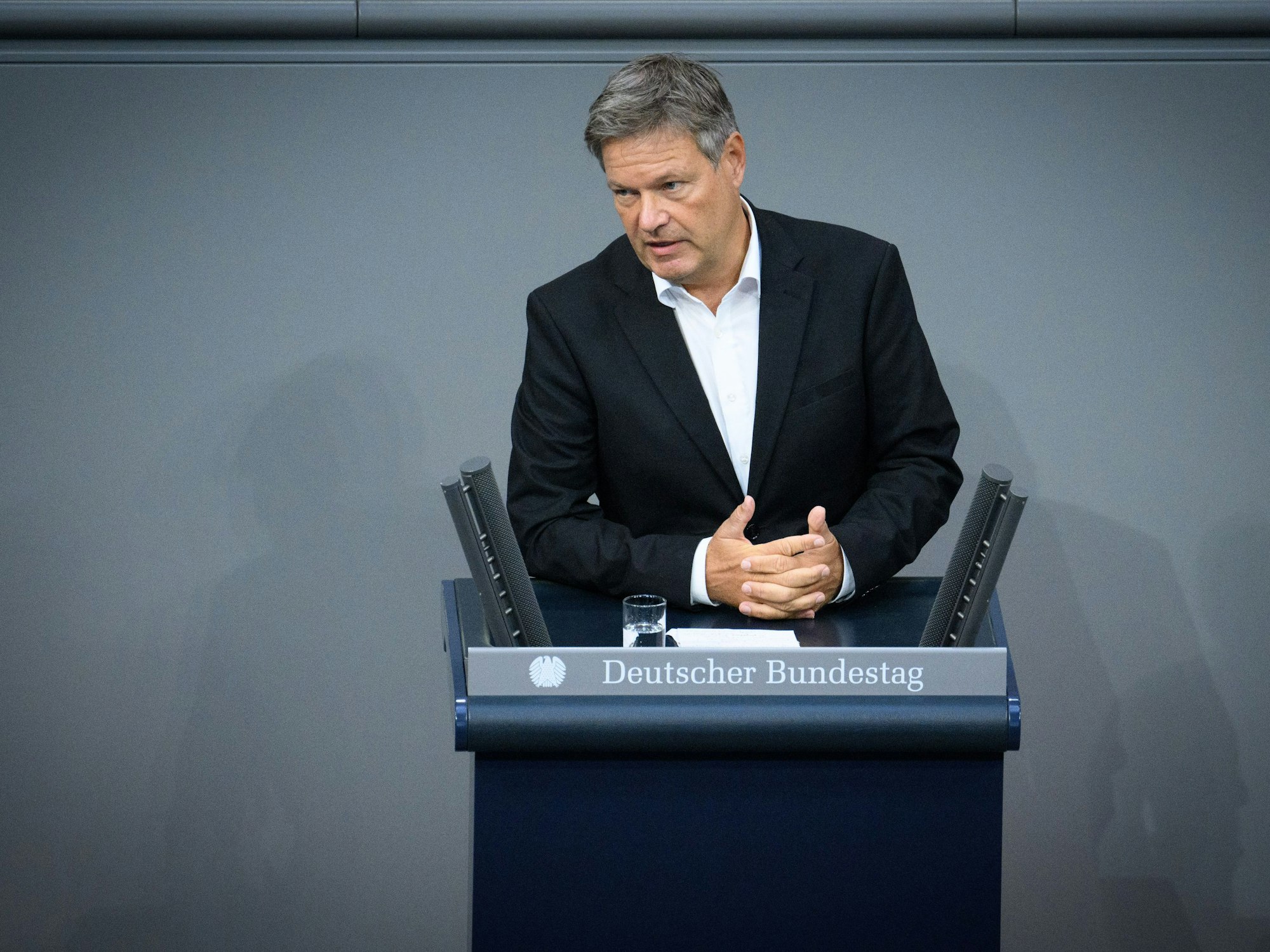 Robert Habeck (Bündnis 90/Die Grünen), damals Bundesminister für Wirtschaft und Klimaschutz, spricht im September 2024 in der Plenarsitzung im Deutschen Bundestag.