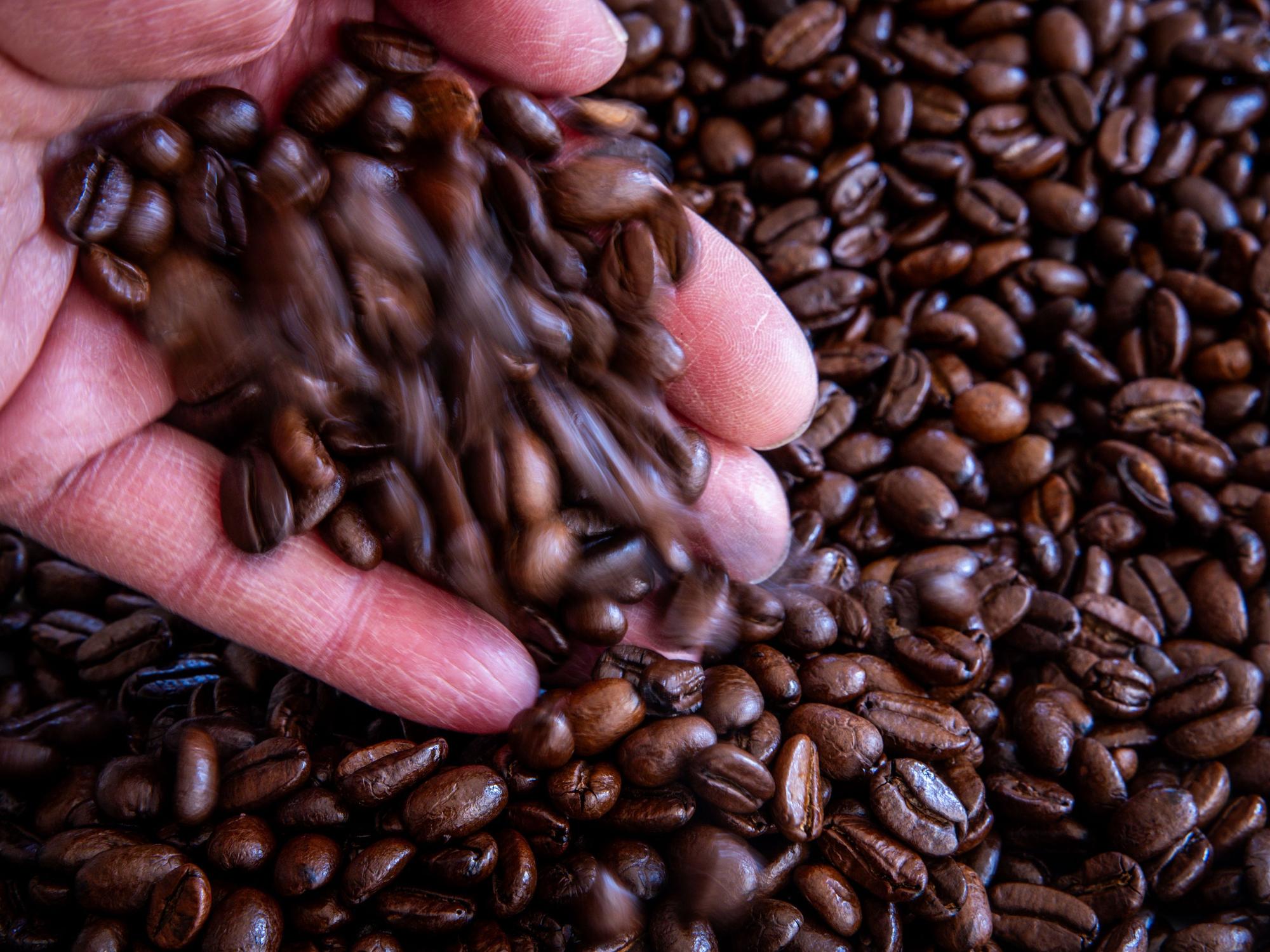 Ein unbekannter Mann stahl in einem Lagerraum einer Bonner Gaststätte Kaffeebohnen. (Symbolfoto)
