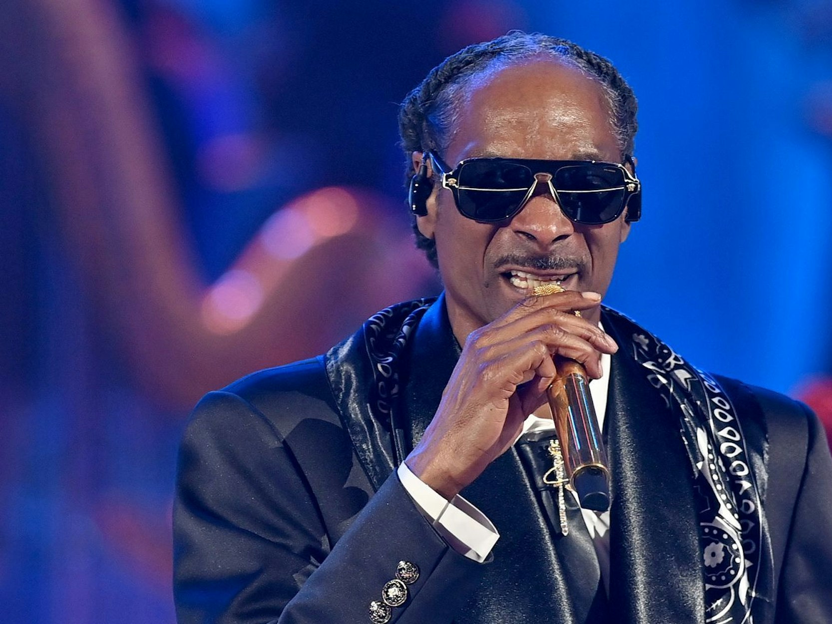 Der Rapper Snoop Dogg hat für seine Aussagen in einem Podcast heftige Kritik einstecken müssen. (Bild: 2025 Getty Images/Paras Griffin)