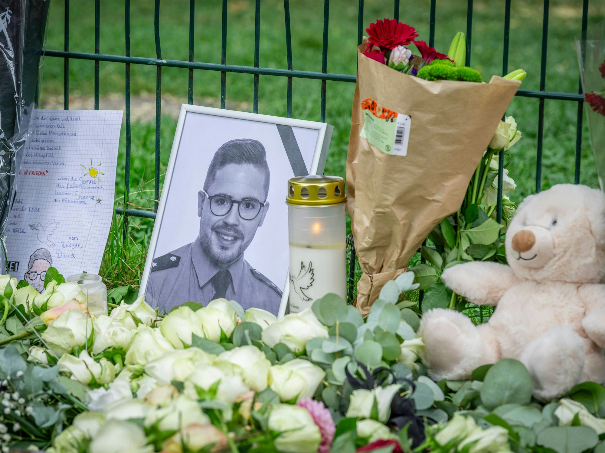 Nach der Tötung von Polizeioberkommissar Simon B. herrscht auch Tage nach der Tat in der Völklinger Innenstadt Trauer und Bestürzung.