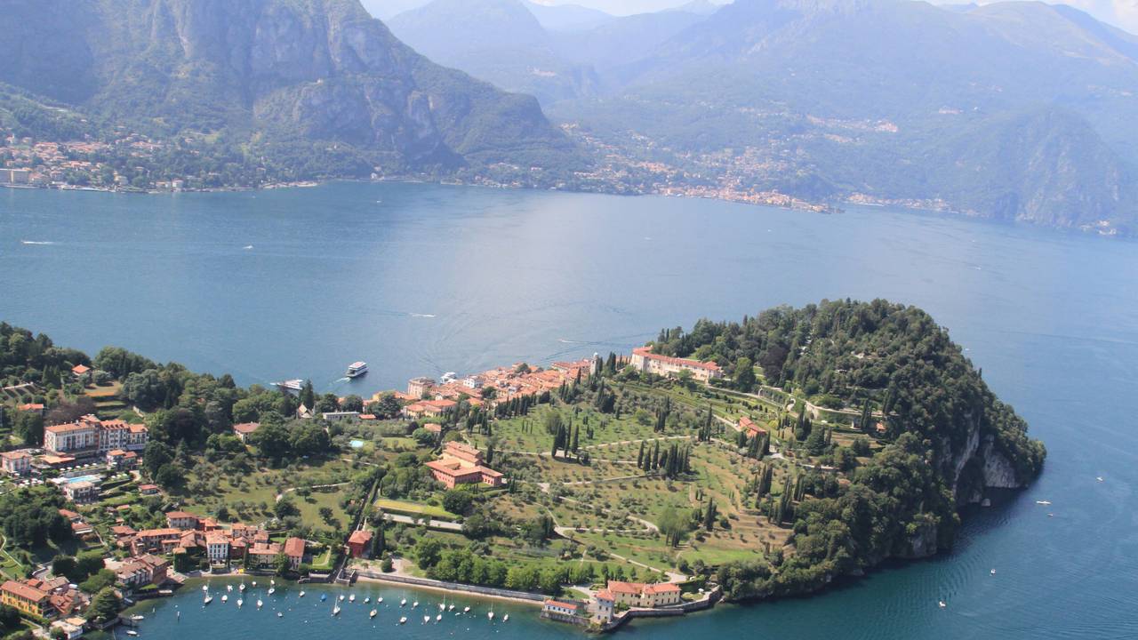 Der Comer See und Bellagio von oben betrachtet.