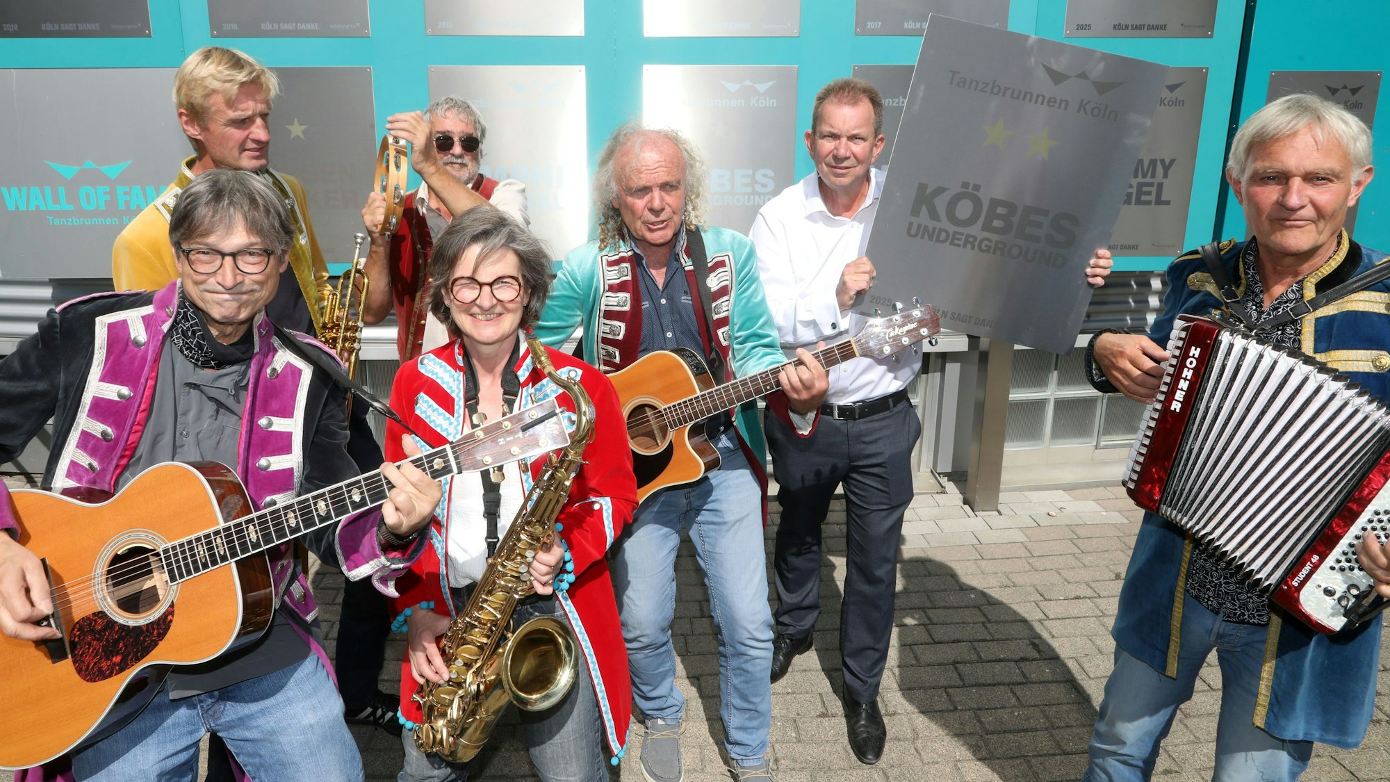 Neue Ehrentafel und zweiter Stern für zwei Jahrzehnte Köbes-Underground-Konzerte am Tanzbrunnen.