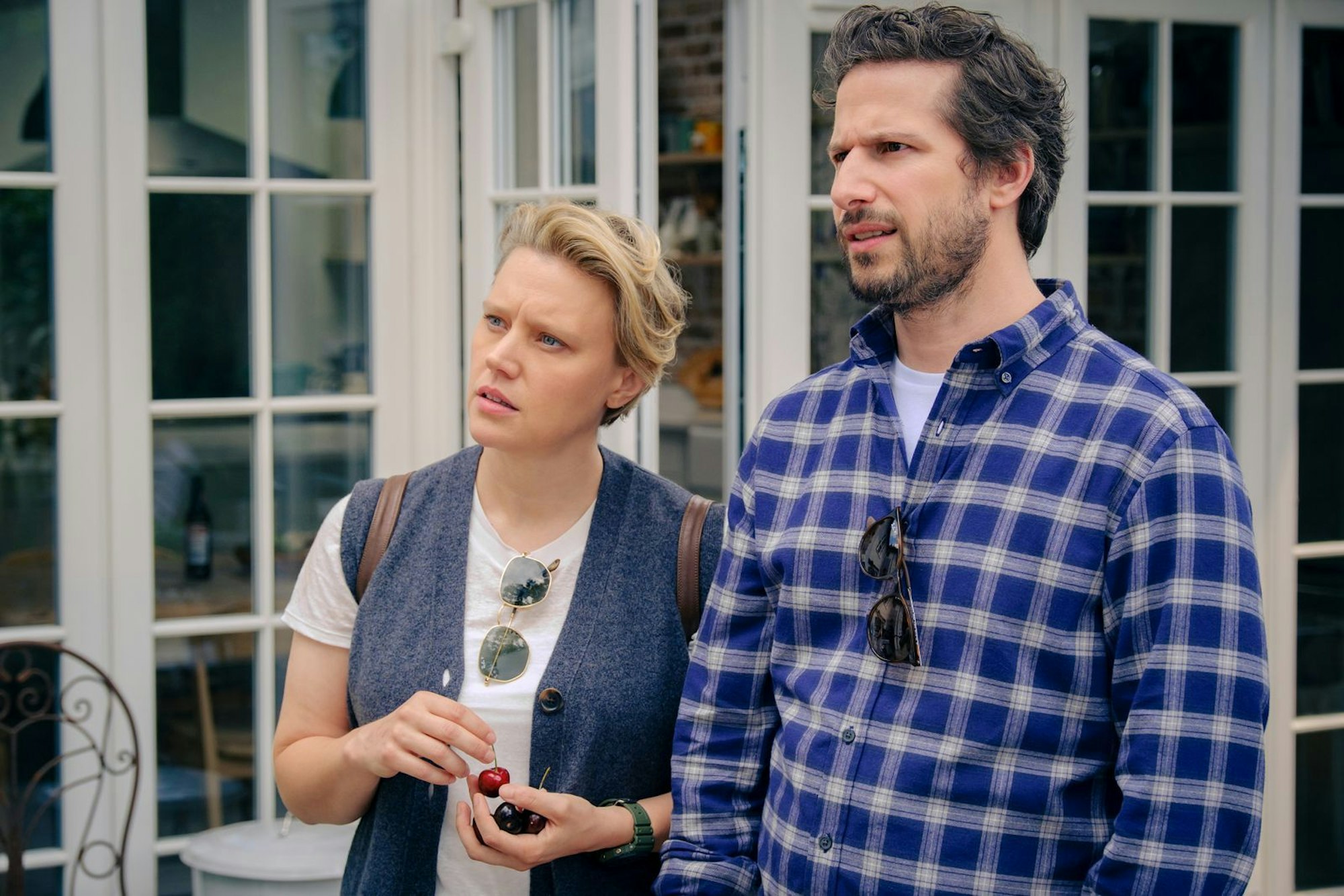 Amy (Kate McKinnon) und Barry (Andy Samberg) müssen mitansehen, wie sich Ivy und Theo zerfleischen. (Bild: 2025 Searchlight Pictures/Disney/Jaap Buitendijk)