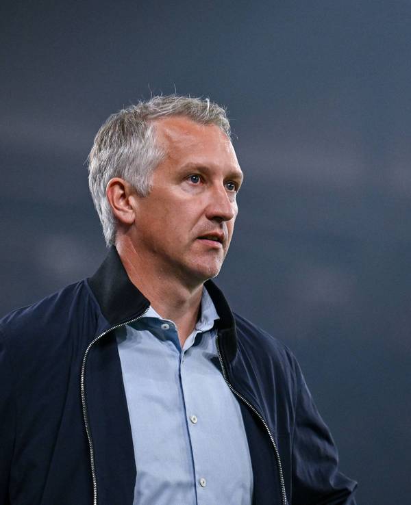 Frank Baumann beim Ruhrpott-Duell FC Schalke 04 gegen VfL Bochum am 23. August 2025.
