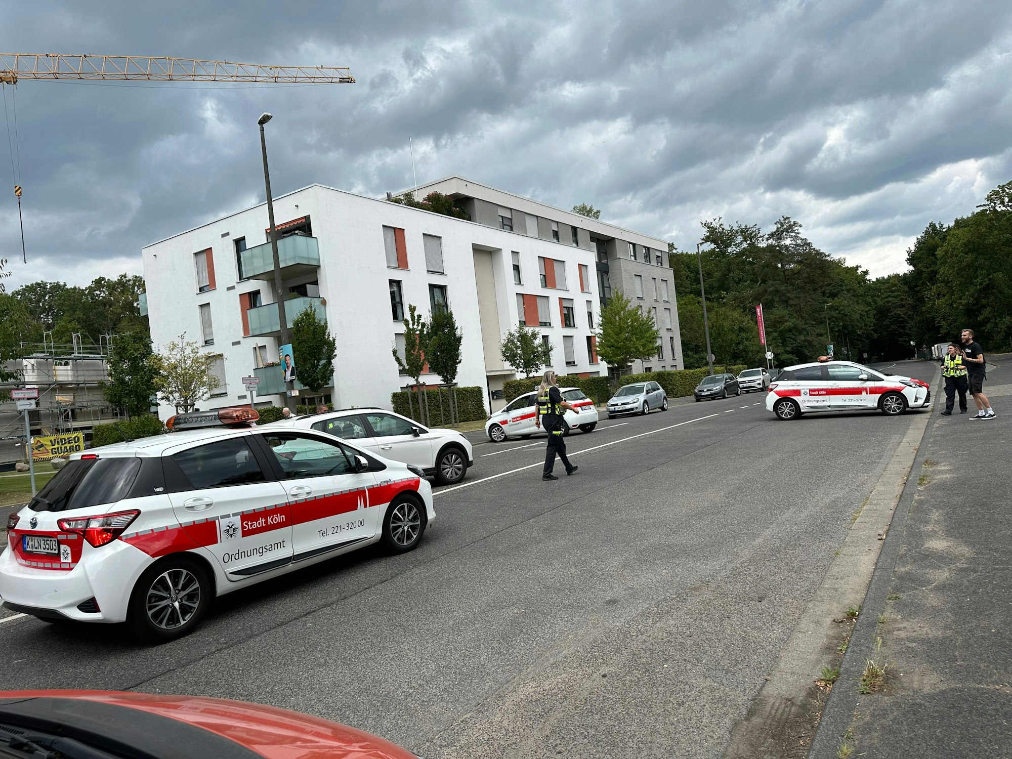 Absperrungen nach einem Bombenfund in Köln-Lindenthal.