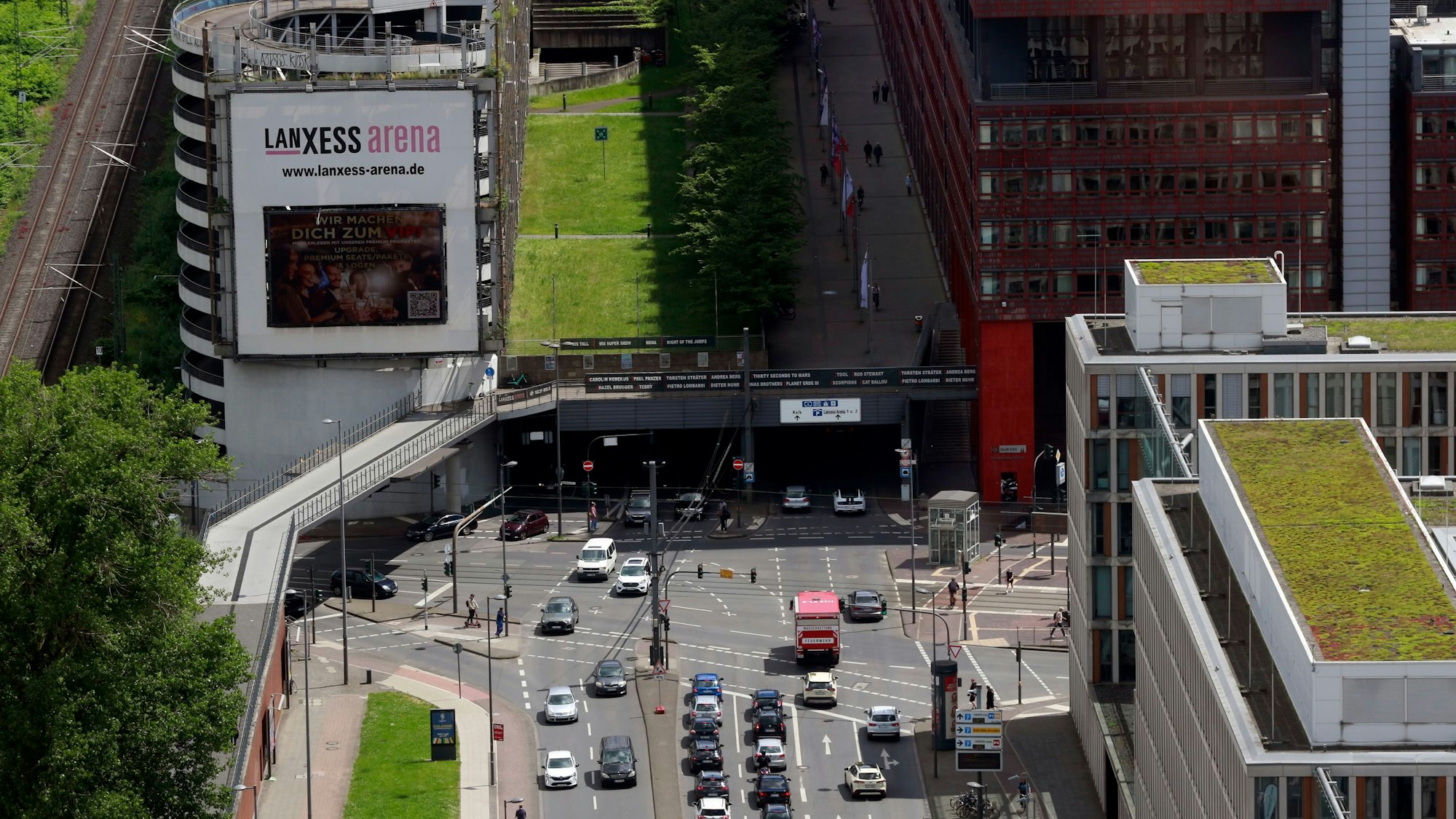 Die Parkhäuser an der Lanxess Arena und unter dem Stadthaus.