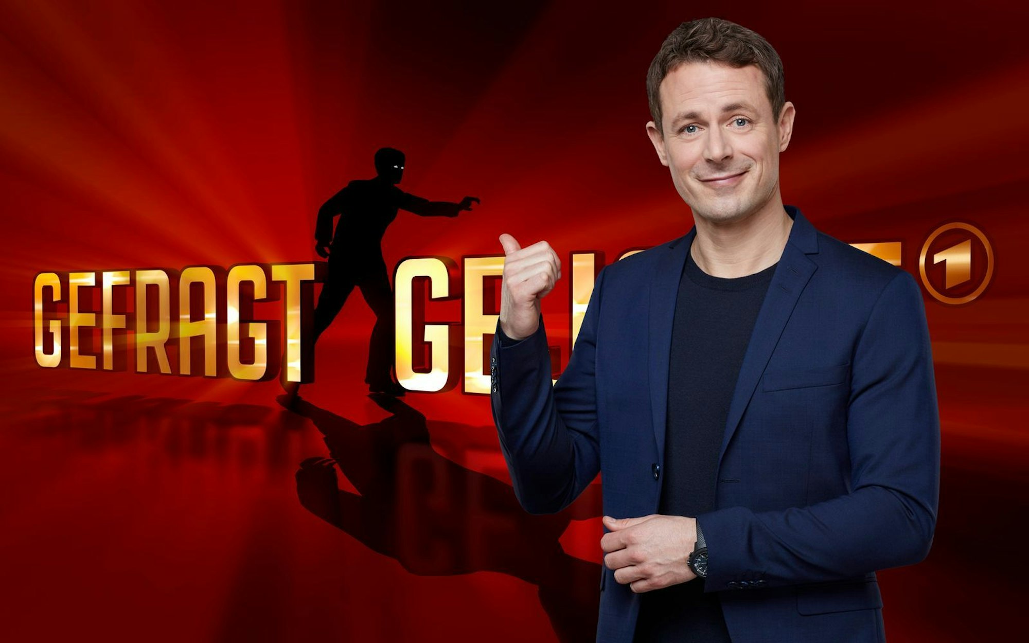 „Gefragt - Gejagt“ mit Alexander Bommes läuft auch über den Sommer hinaus weiter - wenn auch zu einer ungewohnten Sendezeit. (Bild: ARD/Thomas Leidig/itv Studios)