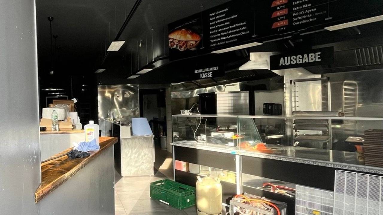 Ein Blick in die Mangal-Filiale von Lukas Podolski in Pulheim-Stommeln.