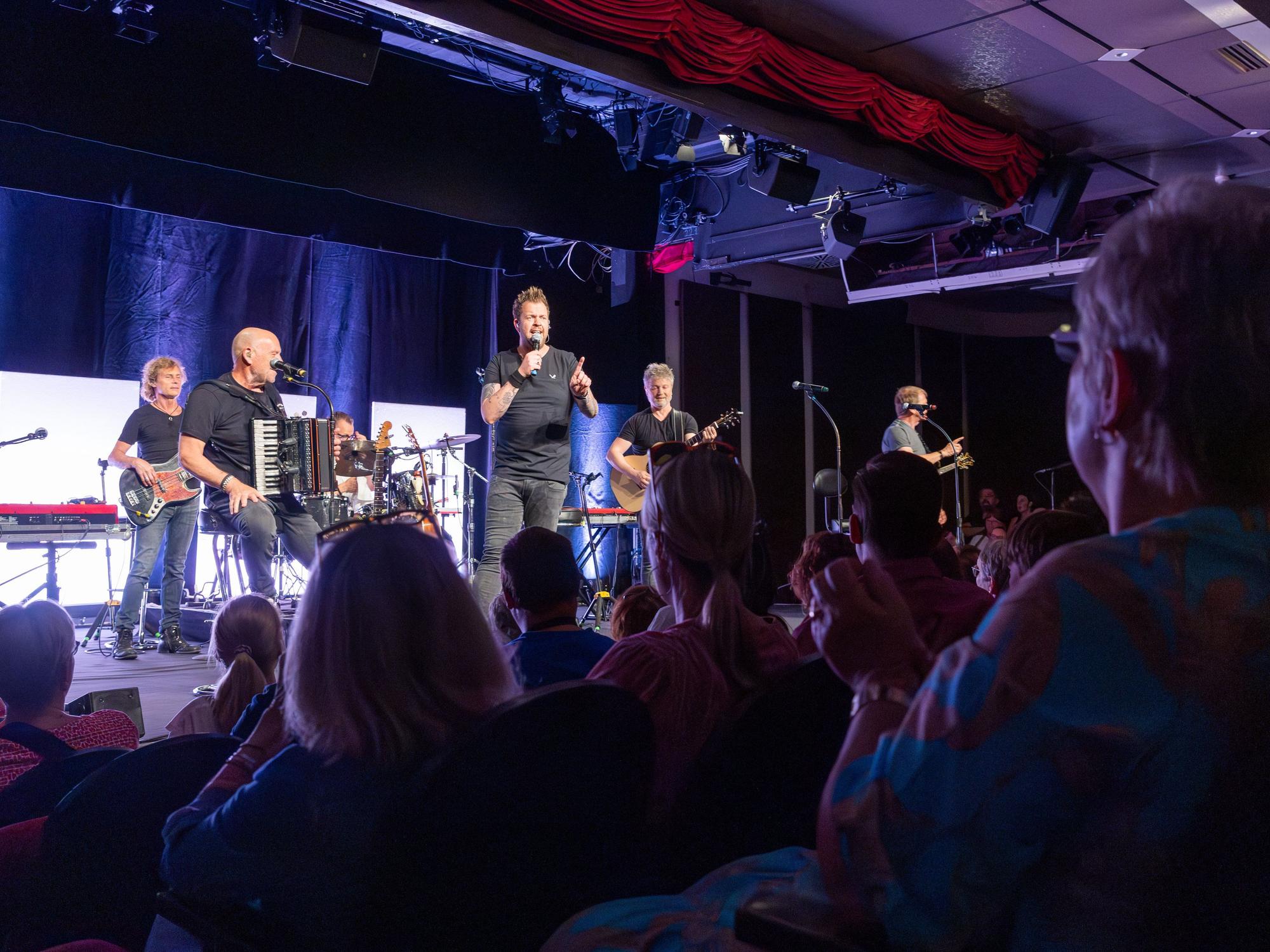 Die Musikband Paveier beim Konzert im Theater am Dom.