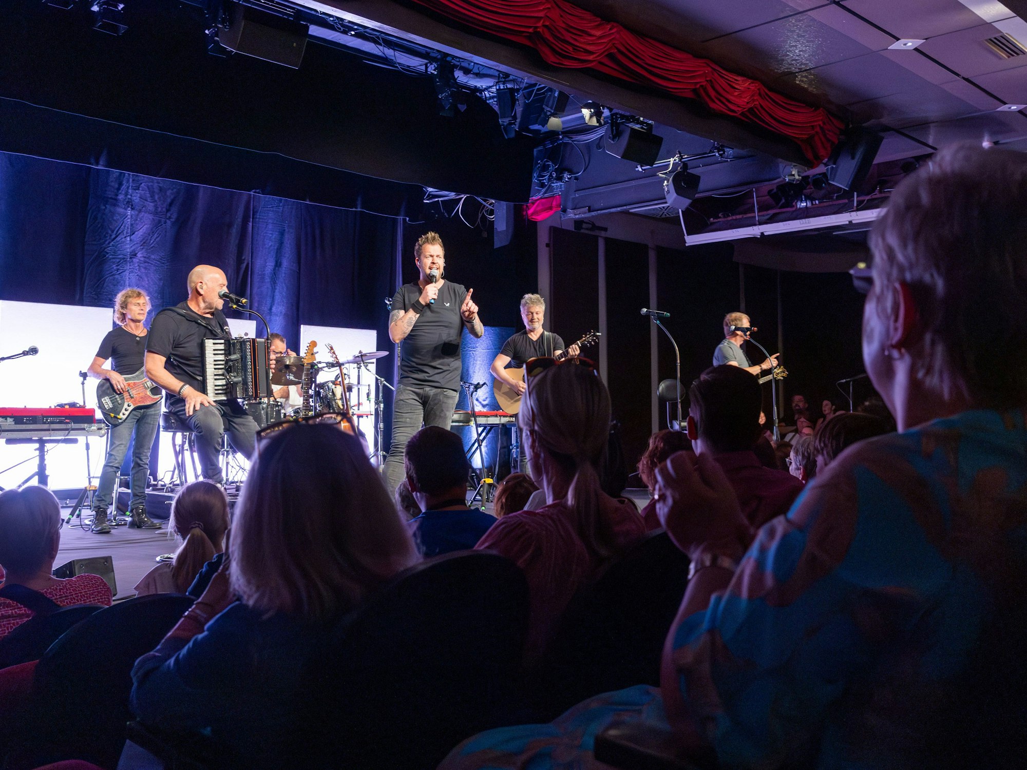 Die Musikband Paveier beim Konzert im Theater am Dom.