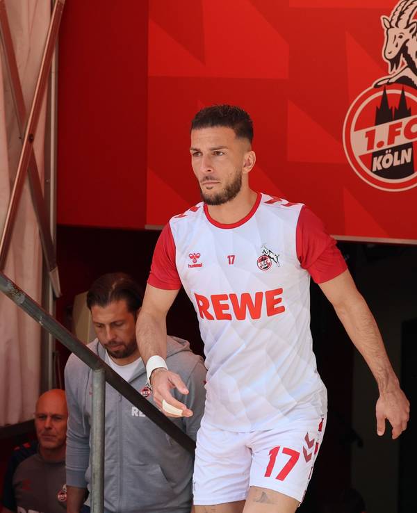 Leart Pacarada geht beim 1. FC Köln auf den Rasen.