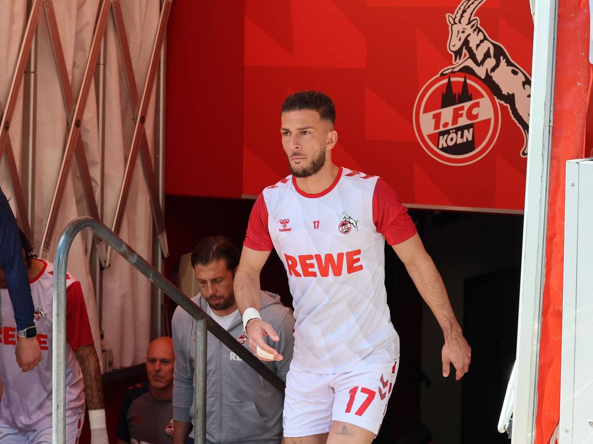 Leart Pacarada geht beim 1. FC Köln auf den Rasen.
