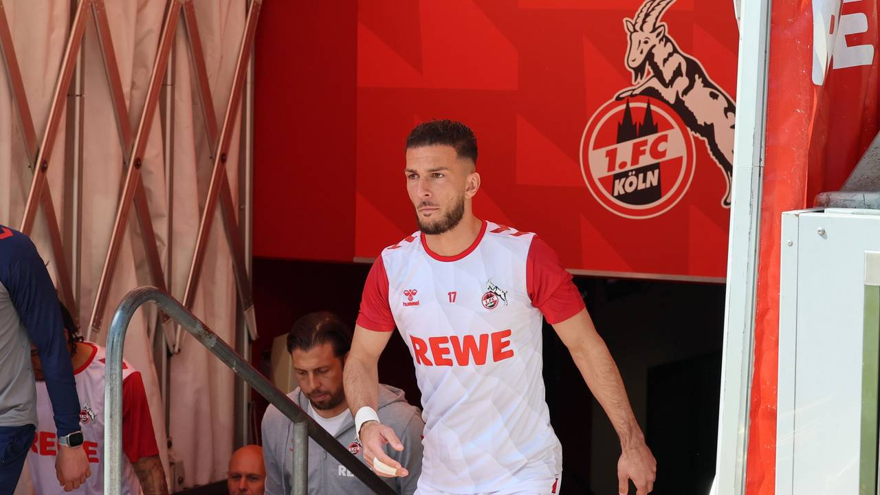 Leart Pacarada geht beim 1. FC Köln auf den Rasen.