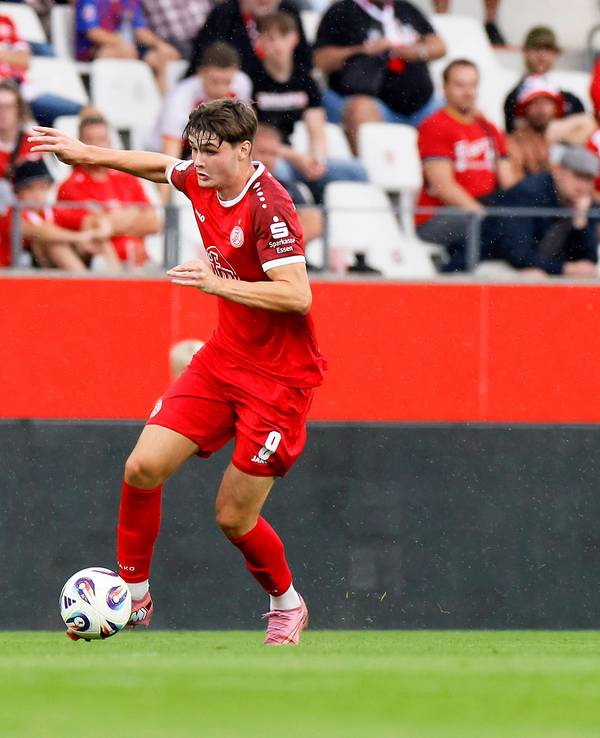 Jaka Cuber Potocnik im Trikot von Rot-Weiss Essen.