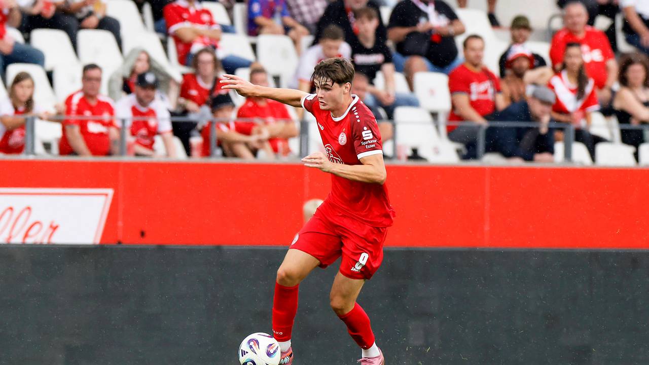 Jaka Cuber Potocnik im Trikot von Rot-Weiss Essen.