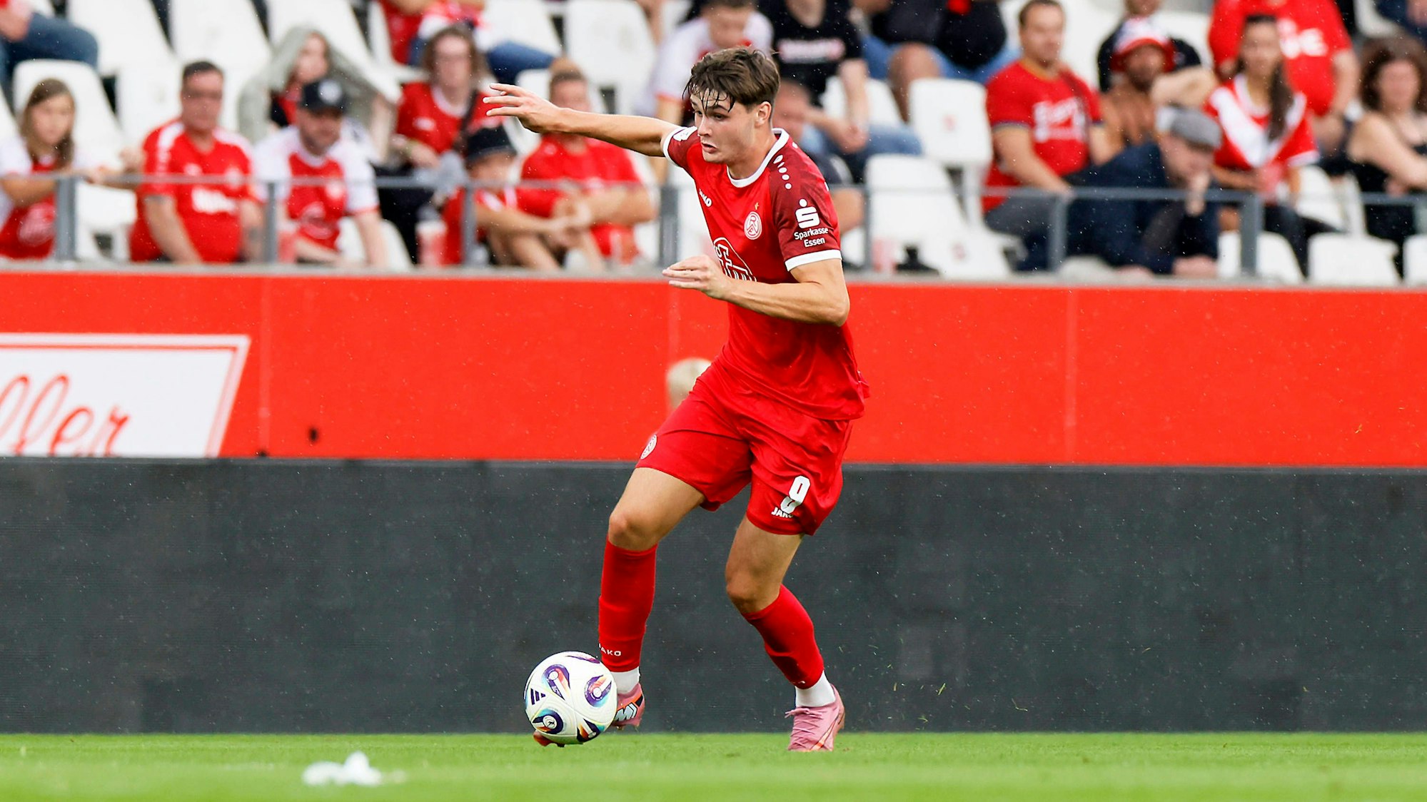 Jaka Cuber Potocnik im Niederrheinpokal bei seiner Pflichtspiel-Premiere im Trikot von Rot-Weiss Essen.