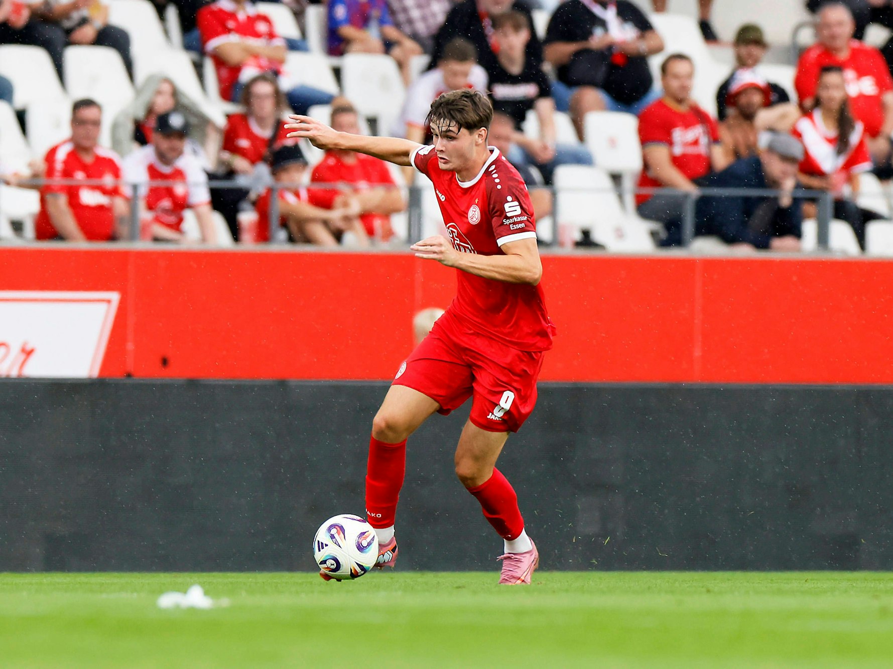 Jaka Cuber Potocnik im Trikot von Rot-Weiss Essen.