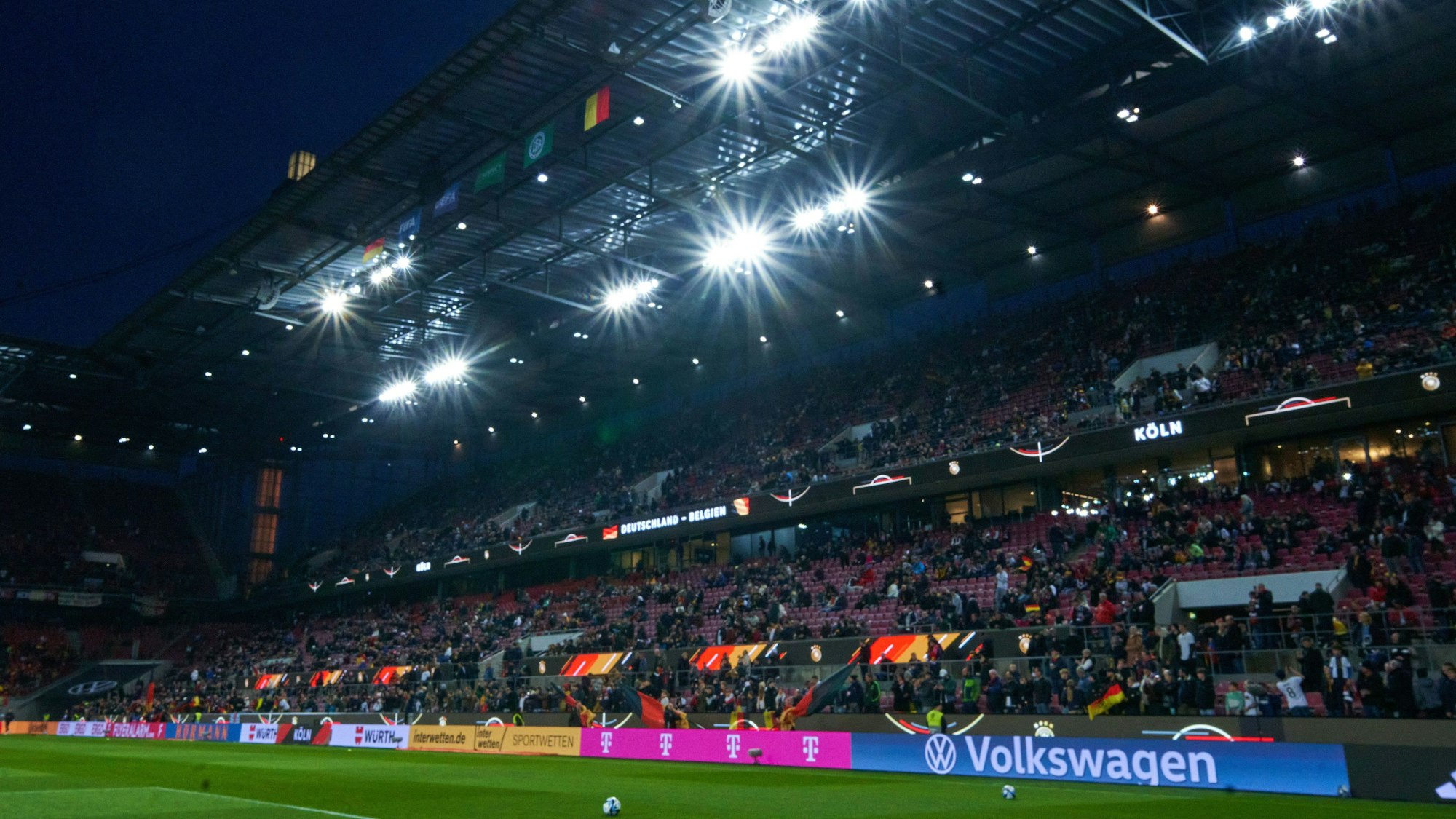 Das Rhein-Energie-Stadion beim bislang letzten Deutschland-Spiel in Köln am 28. März 2023 gegen Belgien.