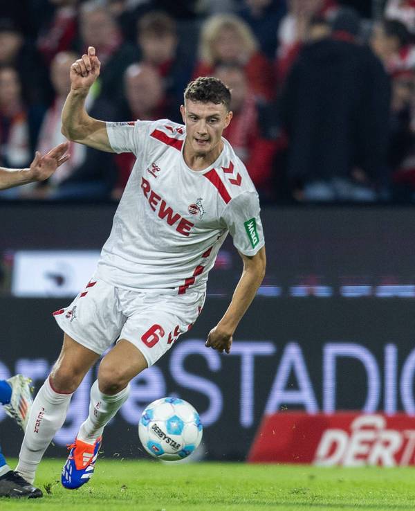 Martijn Kaars und Eric Martel im Kampf um den Ball.