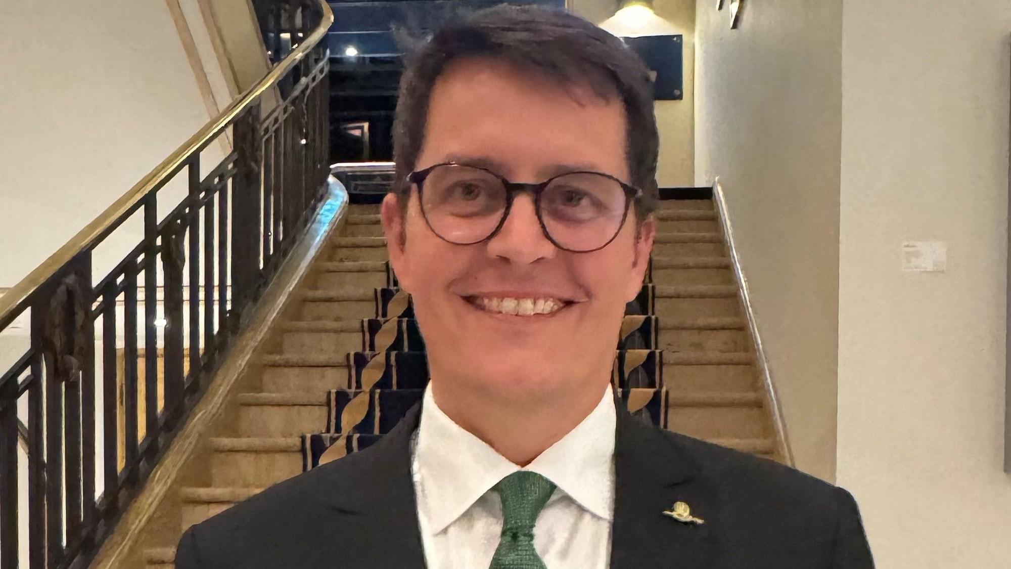 Senatspräsident Thomas Bischof steht zum Foto bereit.